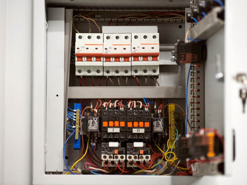 KSB Electric 860 854 3772 59 Loomis Rd, Bolton, CT 06043 Electrician CT what to look for in surge protectors